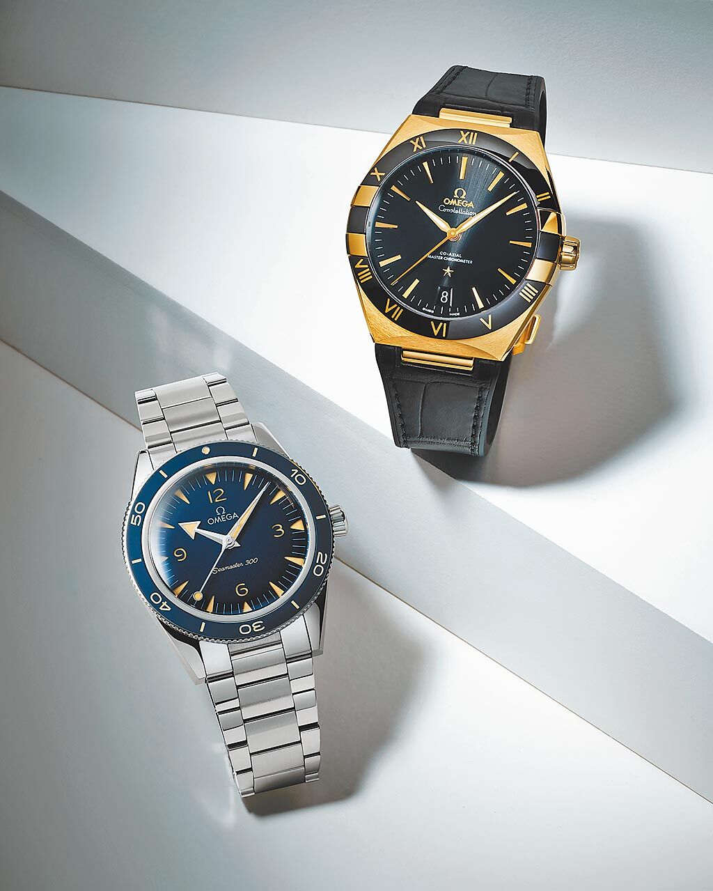 OMEGA推薦兩款父親節腕表，星座系列男表（上）70萬元，海馬300潛水表21萬2000元。（OMEGA提供）
