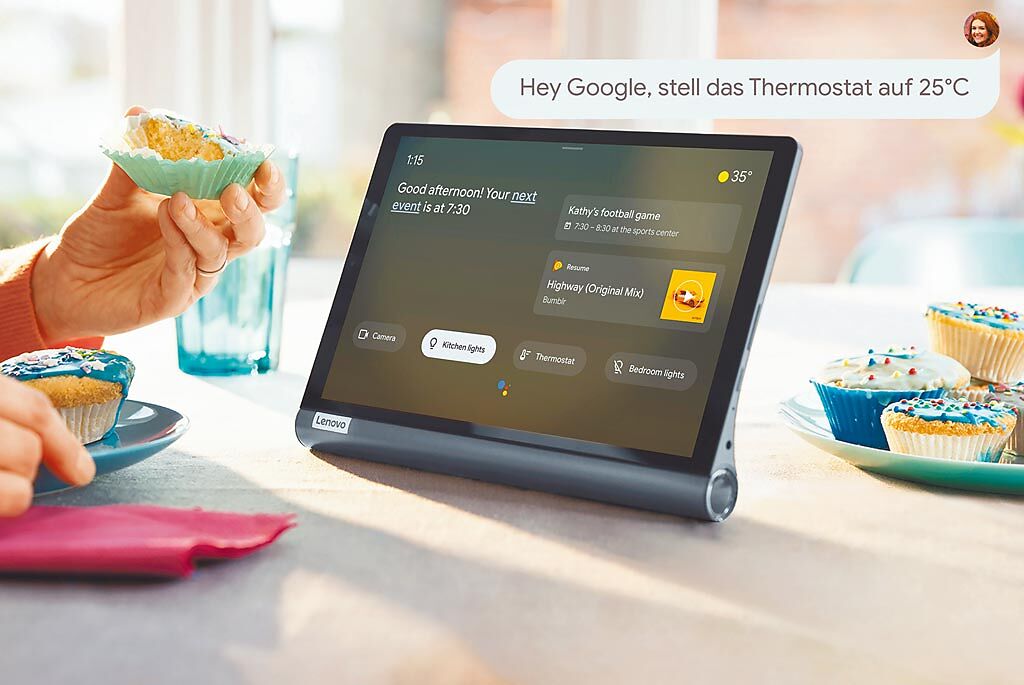 Lenovo Yoga Smart Tab，擁有10.1吋的FHD平板，外型設計獨特，可掛在牆上當Google Assistant語音助理，定價9900元，在指定通路購買送原廠皮套。 （Lenovo提供）