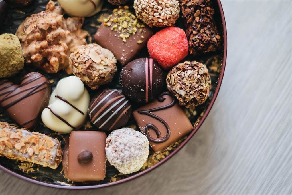 研究：「在對的時間」吃高糖巧克力也不會胖 還有助燃脂。（示意圖／Shutterstock)