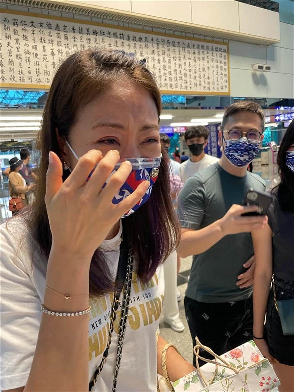 賈永婕在機場大暴哭。（圖／取材自賈永婕的跑跳人生臉書）