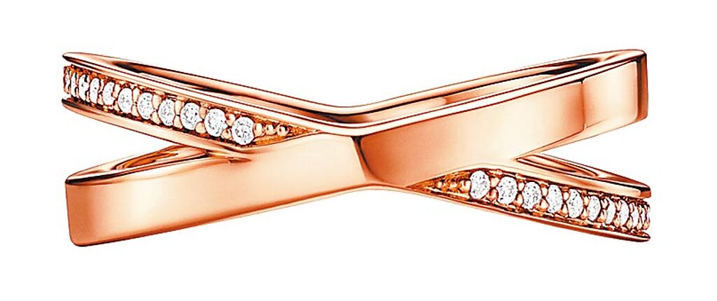 Tiffany Atlas X 玫瑰金鑲鑽戒指，7萬4000元。（Tiffany & Co.提供）