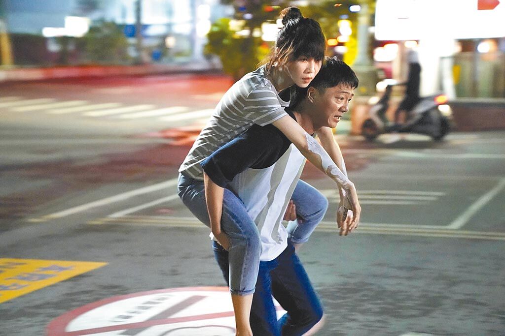 《俗女養成記2》主角謝盈萱（左）、藍葦華對手戲比第一季更多。（華視提供）