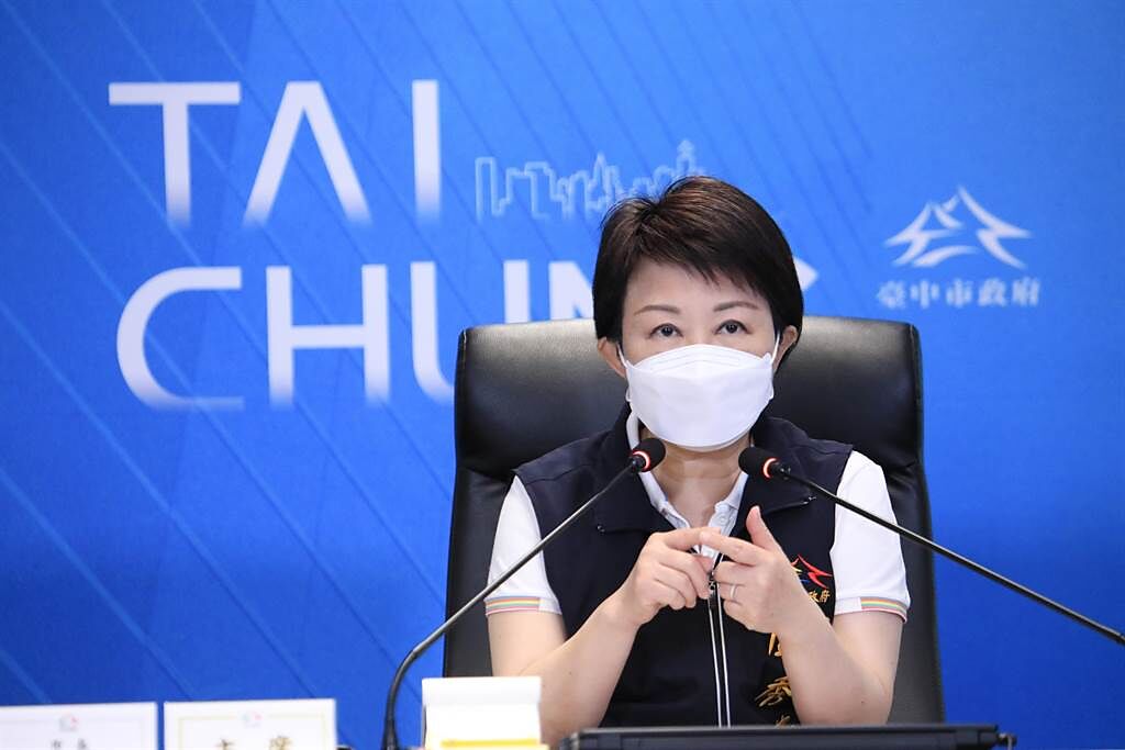 台中市長盧秀燕宣布獎金加碼，台中奧運金牌獎金15萬變300萬，六都最多。（盧金足攝）