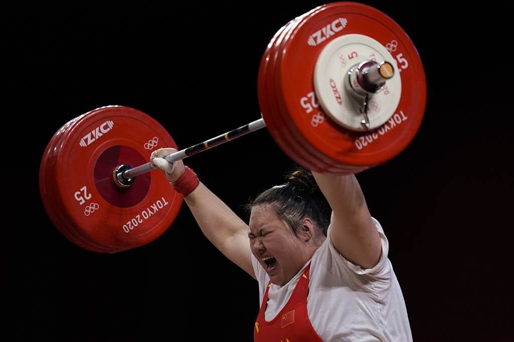 中國大陸女將李雯雯勇奪女子舉重87公斤以上級金牌。（美聯社資料照）