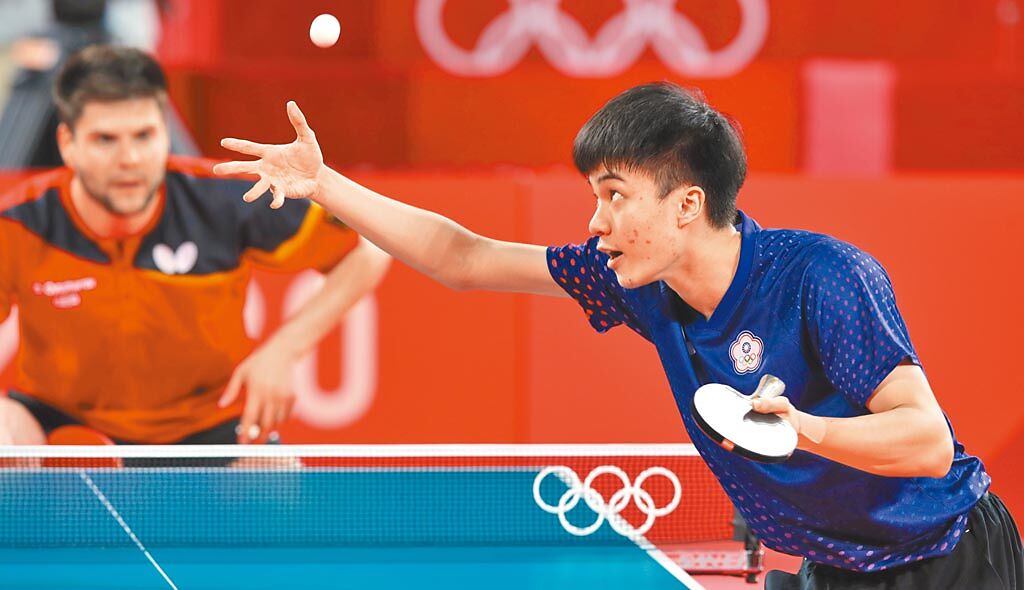 桌球男子團體戰，林昀儒雖然擊退德國對手奧恰洛夫，中華隊仍止步8強。（季志翔攝）