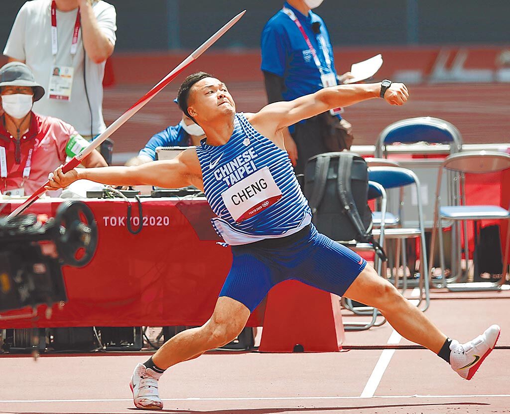 田徑標槍資格賽，中華隊鄭兆村擲出71公尺20無法晉級決賽。（季志翔攝）