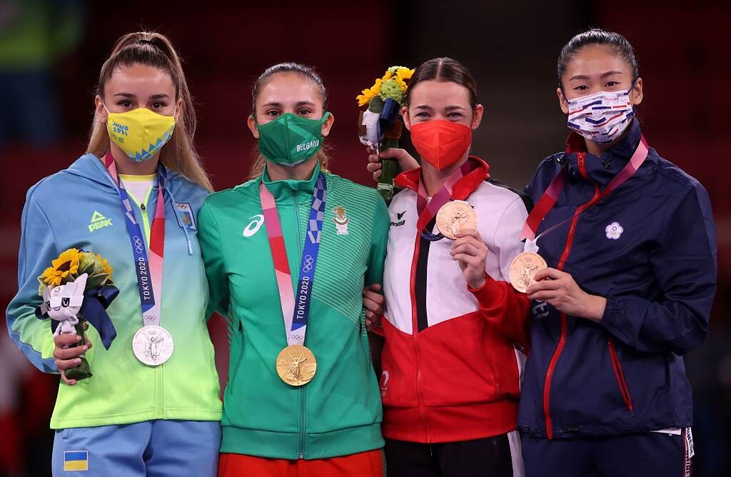 空手道女子55公斤級，銀牌烏克蘭Anzhelika Terliuga(左起)、金牌保加利亞Ivet Goranova、銅牌奧地利Bettina Plank、銅牌台灣文姿云。（路透）