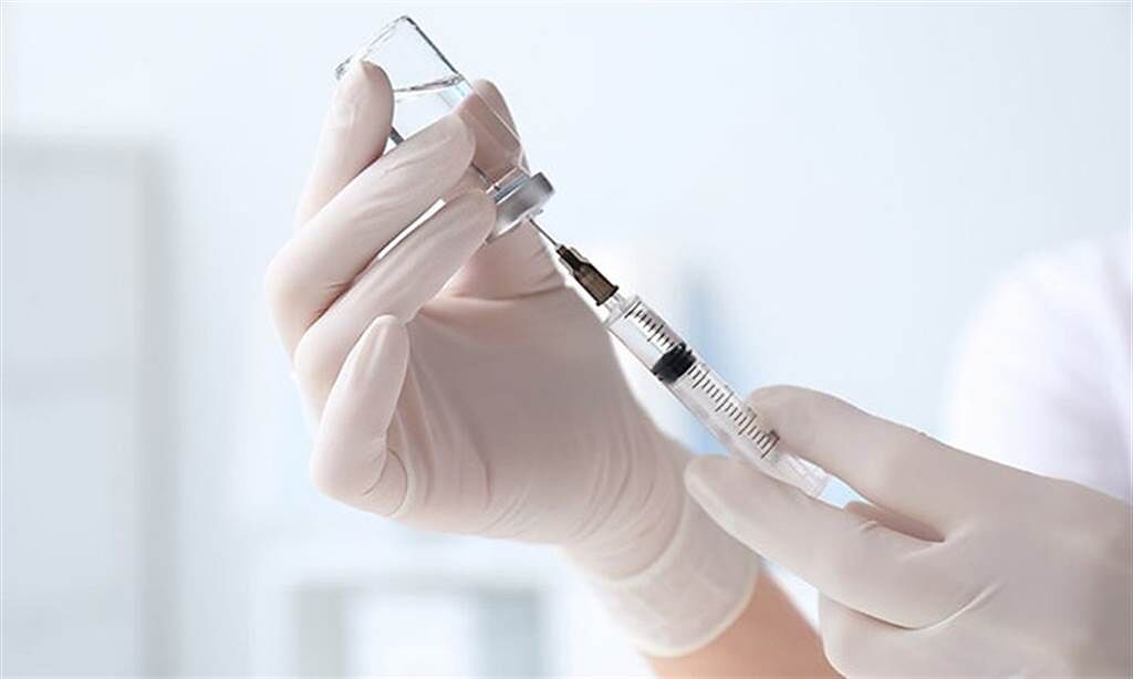 AZ混打mRNA疫苗開放 專家：有潛力對抗變種病毒。(示意圖/Shutterstock)