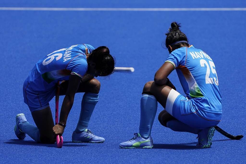 印度女子曲棍球在銅牌戰輸給英國，Vandana Katariya(左)成為種姓霸凌的受害者。（美聯社資料照）