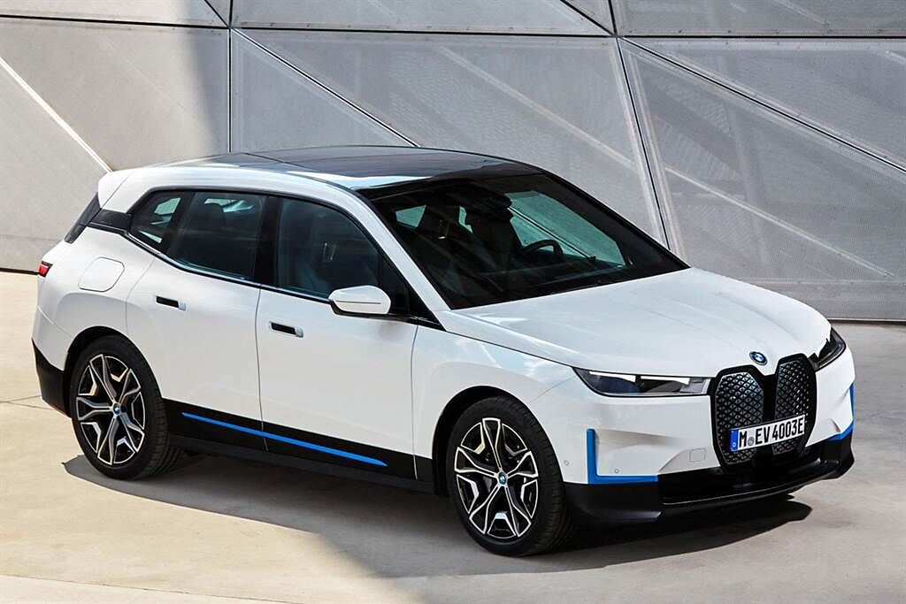 汎德導入BMW iX純電運動休旅車，預售價316萬元起。（汎德提供）