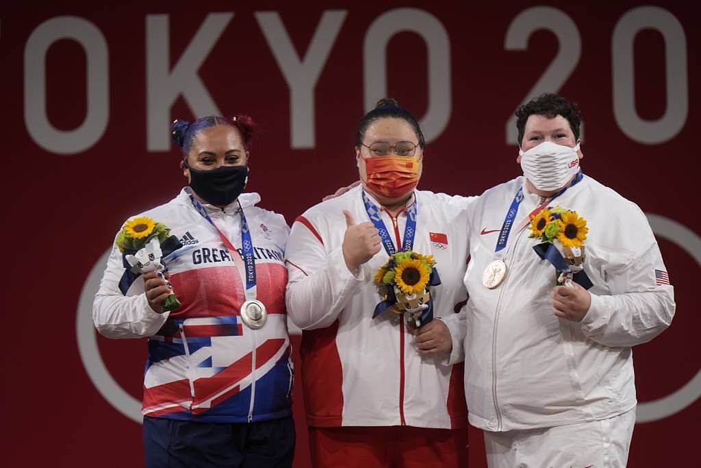 女子87公斤以上的舉重銀牌Emily Campbell(左起)、金牌李雯雯、銅牌Sarah Robles。（美聯社資料照）