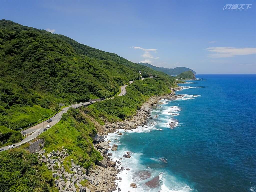 海天一色的東海岸，台11線這段被稱全台最美海景公路。