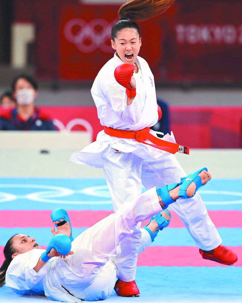 東京奧運空手道女子55公斤級，中華隊文姿云（右）奪得銅牌。（季志翔攝）