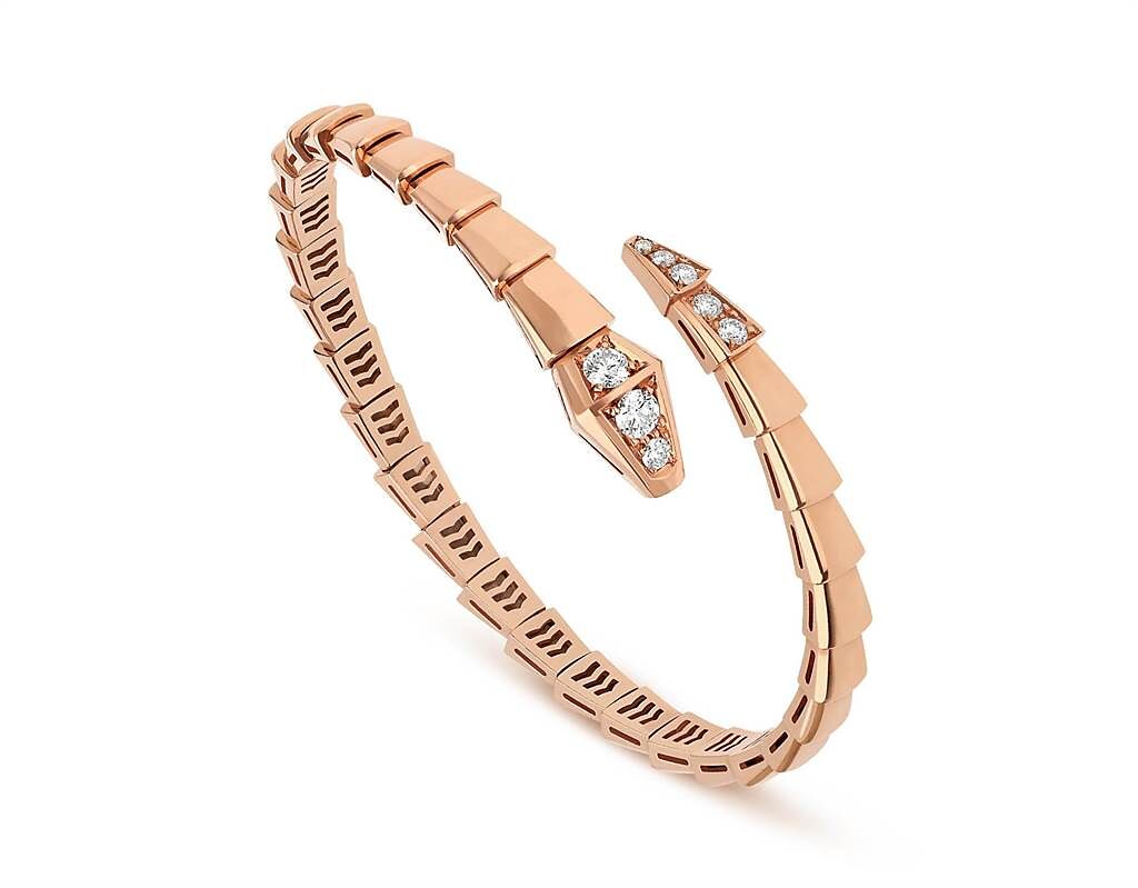 BVLGARI Serpenti Viper玫瑰金鑽石單圈手環，25萬3900元。（BVLGARI提供）