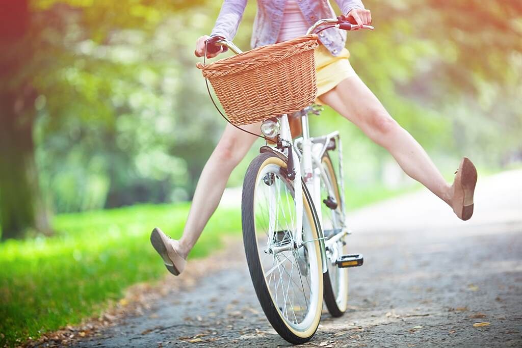 不少通勤族群選擇腳踏車作為代步工具，但失竊卻是他們最怕的夢魘。(示意圖/Shutterstock)