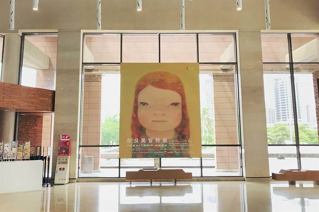 高美館《奈良美智特展》預約熱烈，圖為設置的打卡拍照區。（高美館提供）