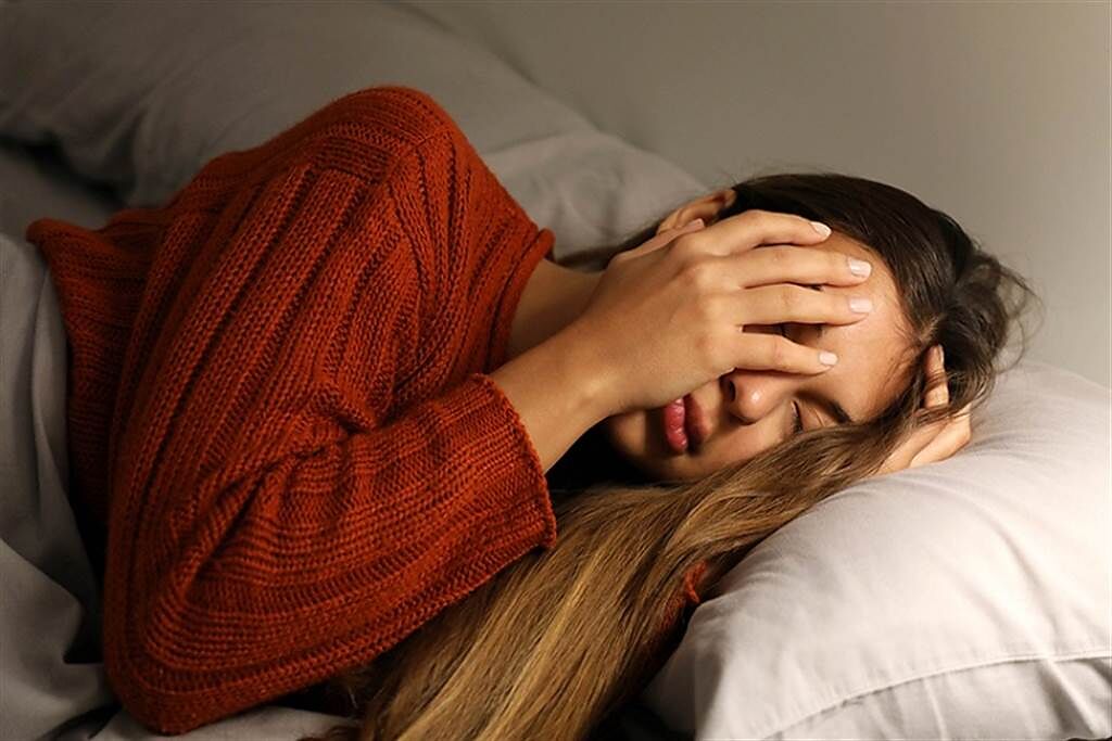 夜半惡夢、「鬼壓床」快退散！ 睡前這些事最好別做。(示意圖/Shutterstock)