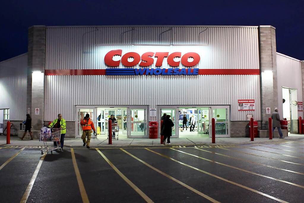 美式賣場好市多（Costco）引進許多量大實惠的進口商品，深受民眾喜愛。(圖/Shutterstock）
