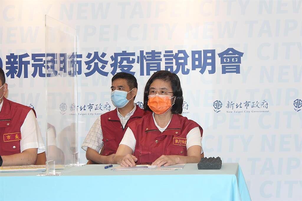 新北市衛生局長陳潤秋表示新北今新增2例接種疫苗死亡案例。(陳慰慈攝)