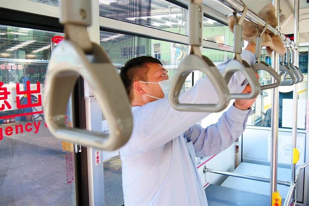 新北公車24日起恢復正常班次，仍會持續清消。（新北市交通局提供）