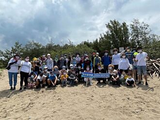 愛護海洋 淡水區漁會動員職員志工加強淨灘