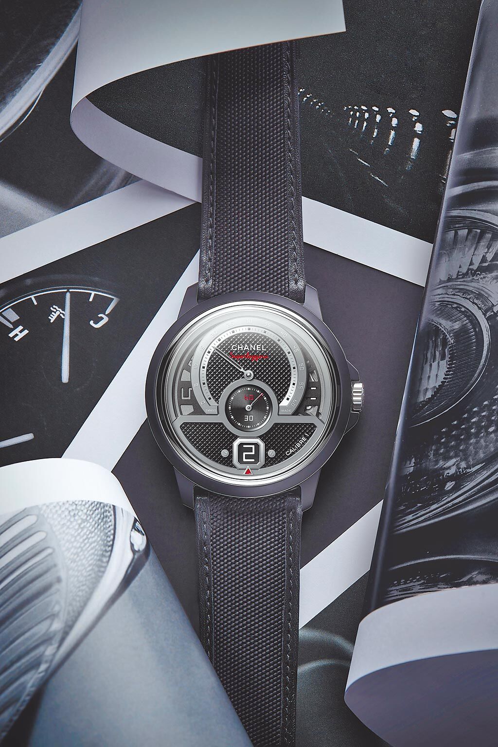 香奈兒新款Monsieur Superleggera腕表，在設計細節融入賽車的運動元素。（CHANEL提供）