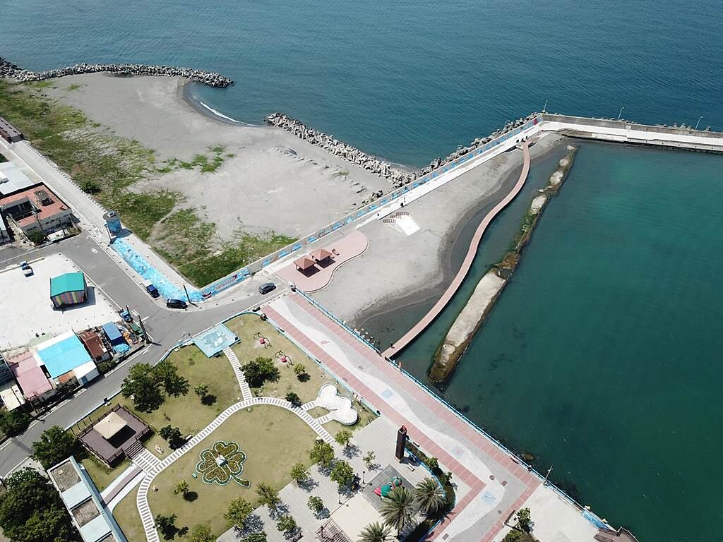 高雄市彌陀海堤延續工程將在9月動工，緊鄰海岸光廊的工程完工後，將讓彌陀增加帶狀景點。（邱志偉服務處提供／林瑞益高雄傳真）