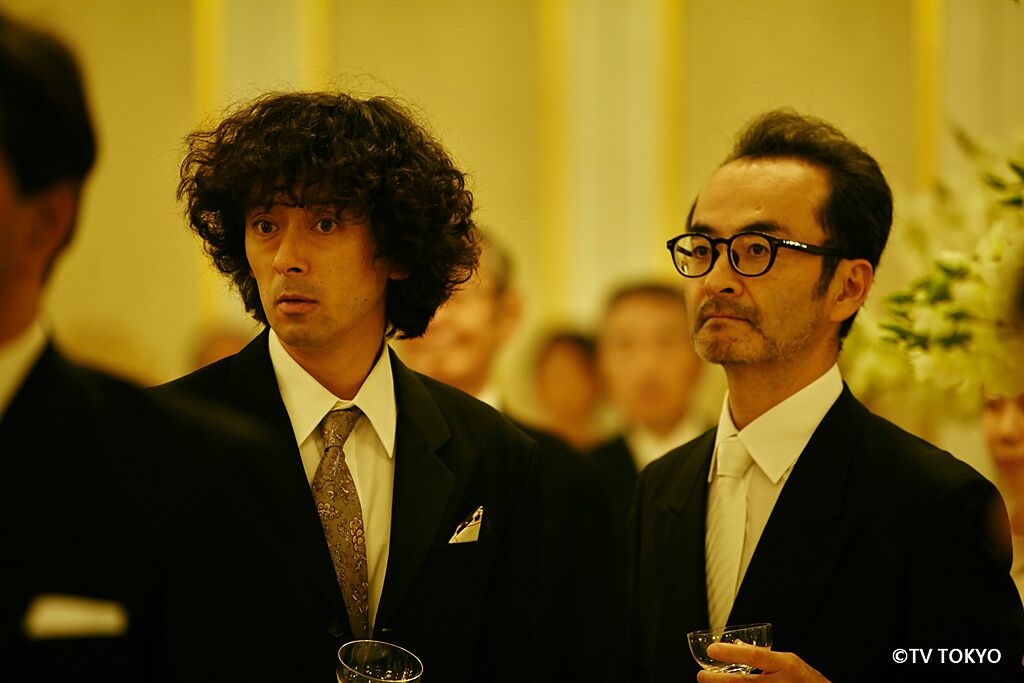 瀧藤賢一（左）與古館寬治主演《古瀧兄弟出租中》。（ 國興衛視提供）
