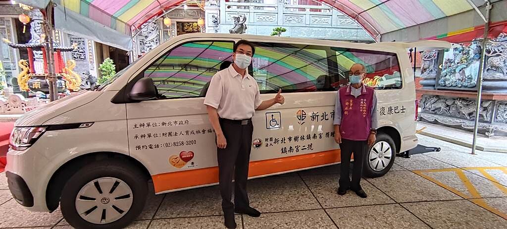 新北市副市長劉和然（左）表示，希望政府能趕快補足疫苗。（陳慰慈攝）