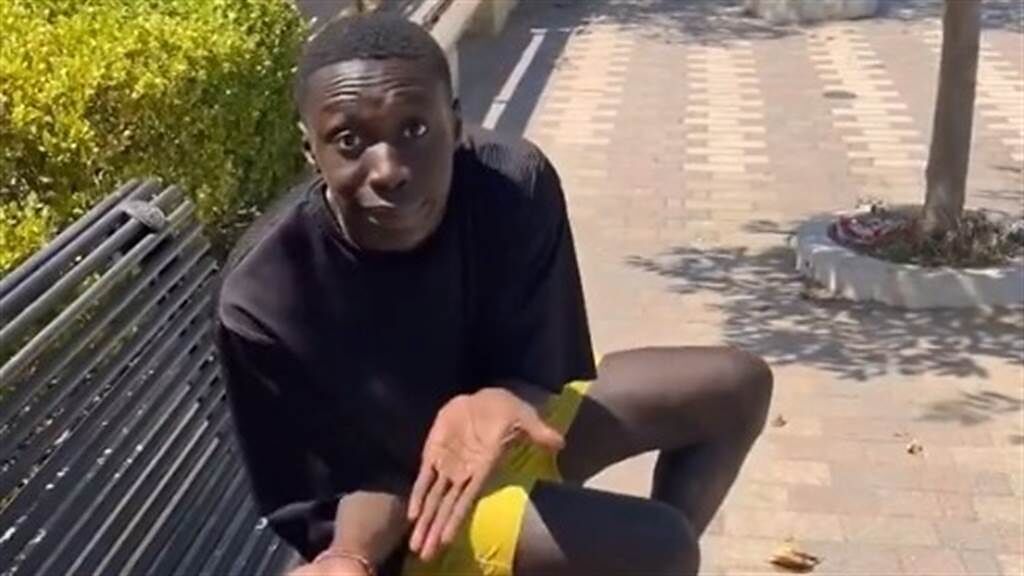 塞內加爾的21歲男子卡比萊姆（khaby Lame）失業期間因拍攝短片而意外爆紅。（圖／TikTok@ khaby.lame）