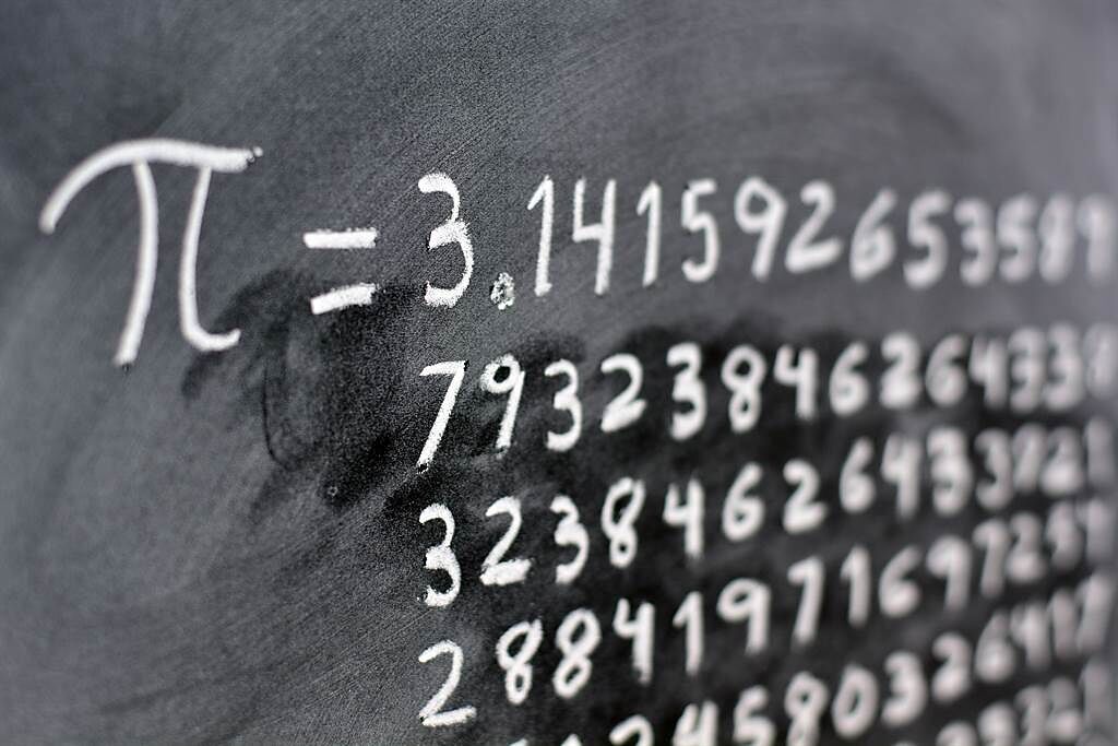 瑞士研究人員表示，超級電腦已將圓周率π的小數點後數字計算到第62.8兆進位，締造新的世界紀錄。（達志影像／Shutterstock提供）
