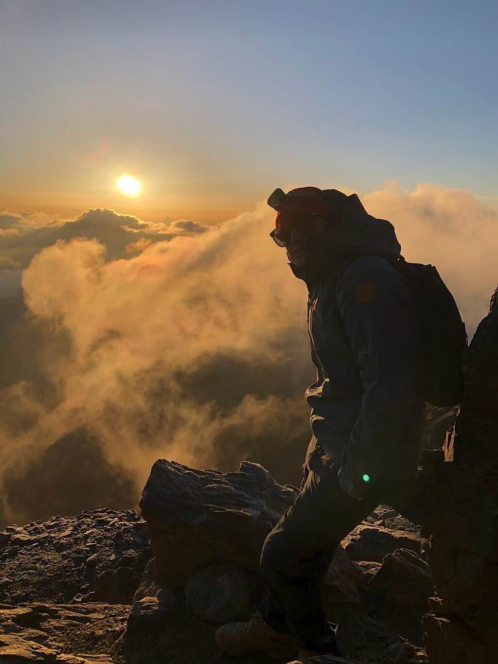 威廉、風田及朵拉一起欣賞了最高海拔日出，大讚值得、感動又熱血。（TVBS提供）