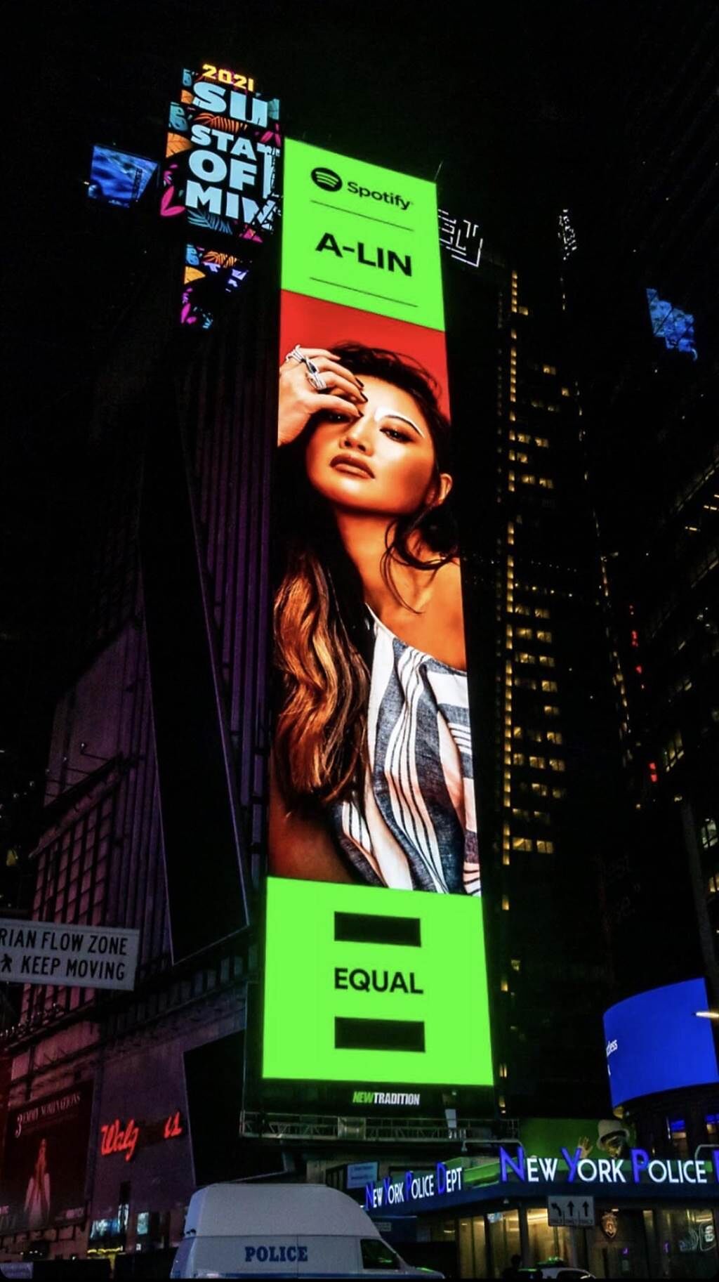 A-Lin日前躍上紐約時代廣場巨幕。（众悅娛樂提供）