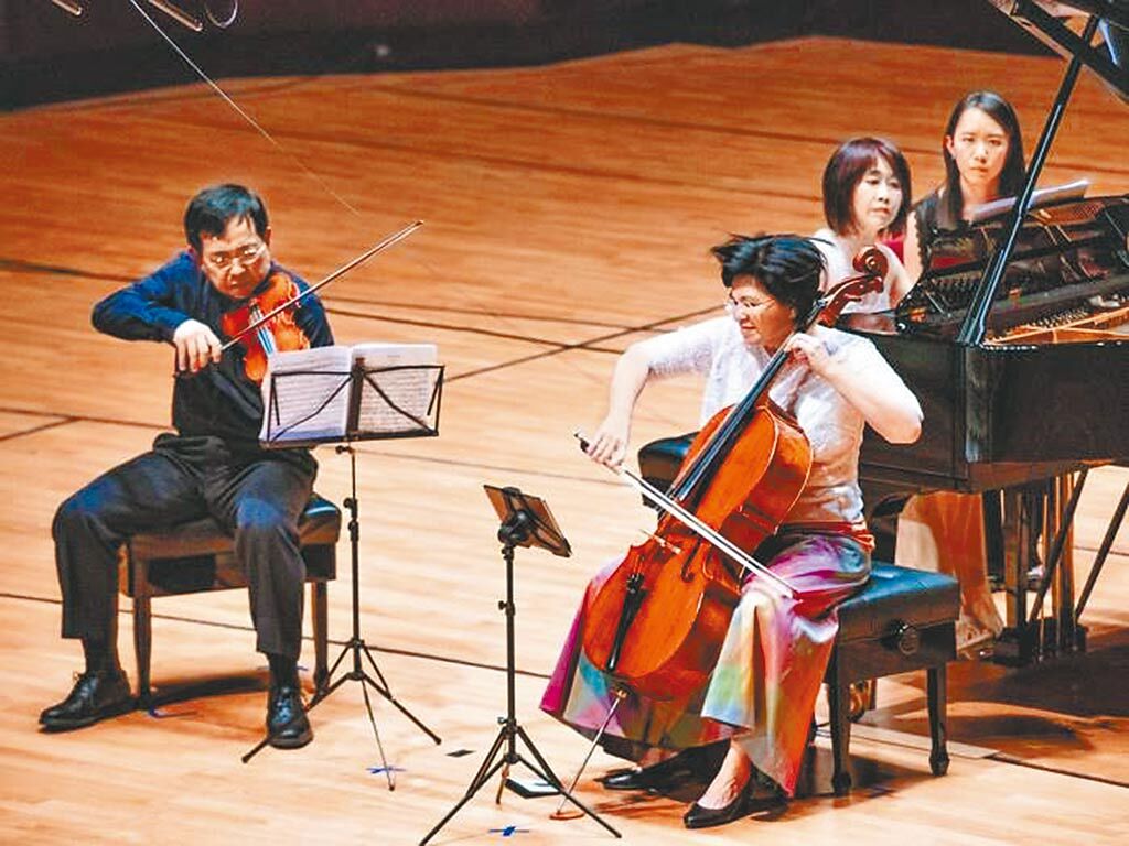 歐亞美三重奏由鋼琴家（中）辛幸純、小提琴家辛明峰（左）與大提琴家簡碧青（右）組成。（好海洋藝術提供）