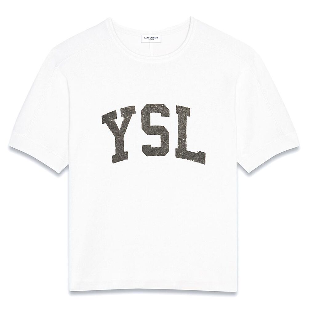 白色YSL標誌復古效果上衣，1萬7850元。（Saint Laurent提供）