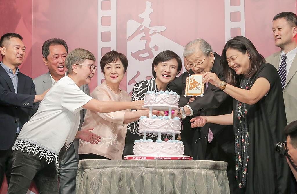 李行（右3）90歲壽慶時曾批評大陸金雞獎強撞金馬獎。（圖／中時資料照片）