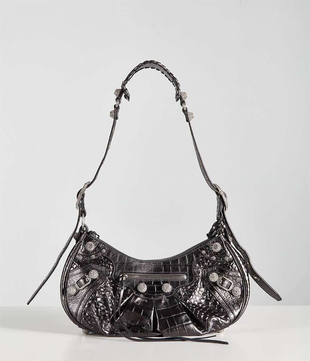 微風信義獨家BALENCIAGA LE CAGOLE SHOULDER BAG S小型黑色鑽飾鉚扣肩下包，6萬9800元。（微風提供）