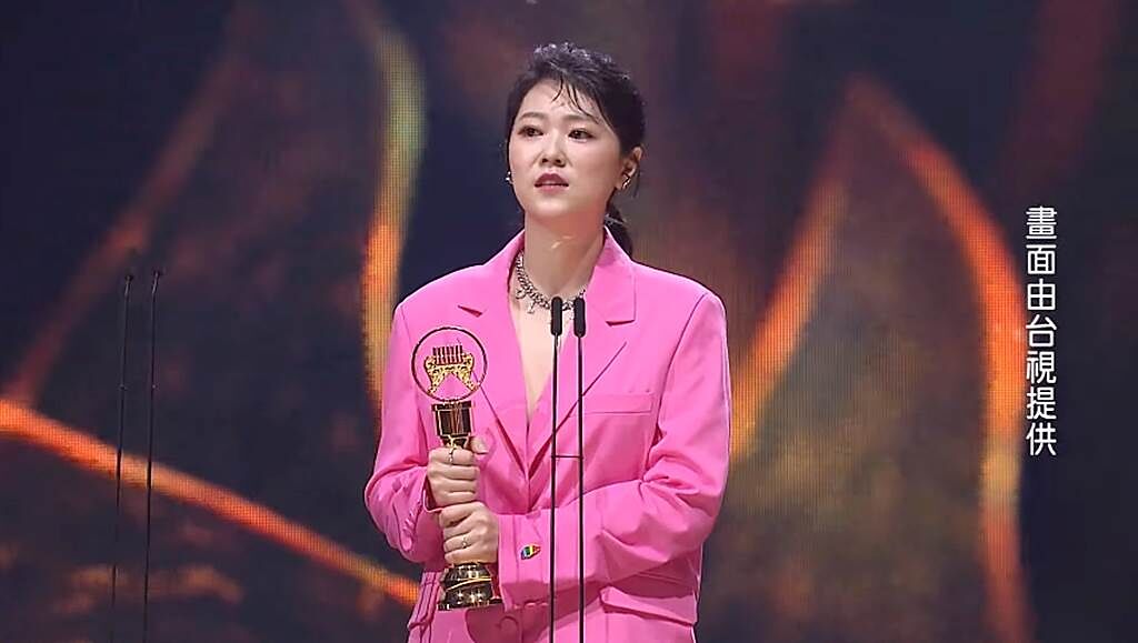 曹雅雯連獲台語歌后和最佳台語專輯獎。（圖／畫面由台視提供）