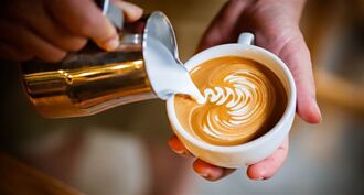 過量飲用咖啡會使大腦神經系統病變而導致痴呆症