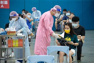 高端疫苗開打首日 台南1.3萬人接種、1人不適