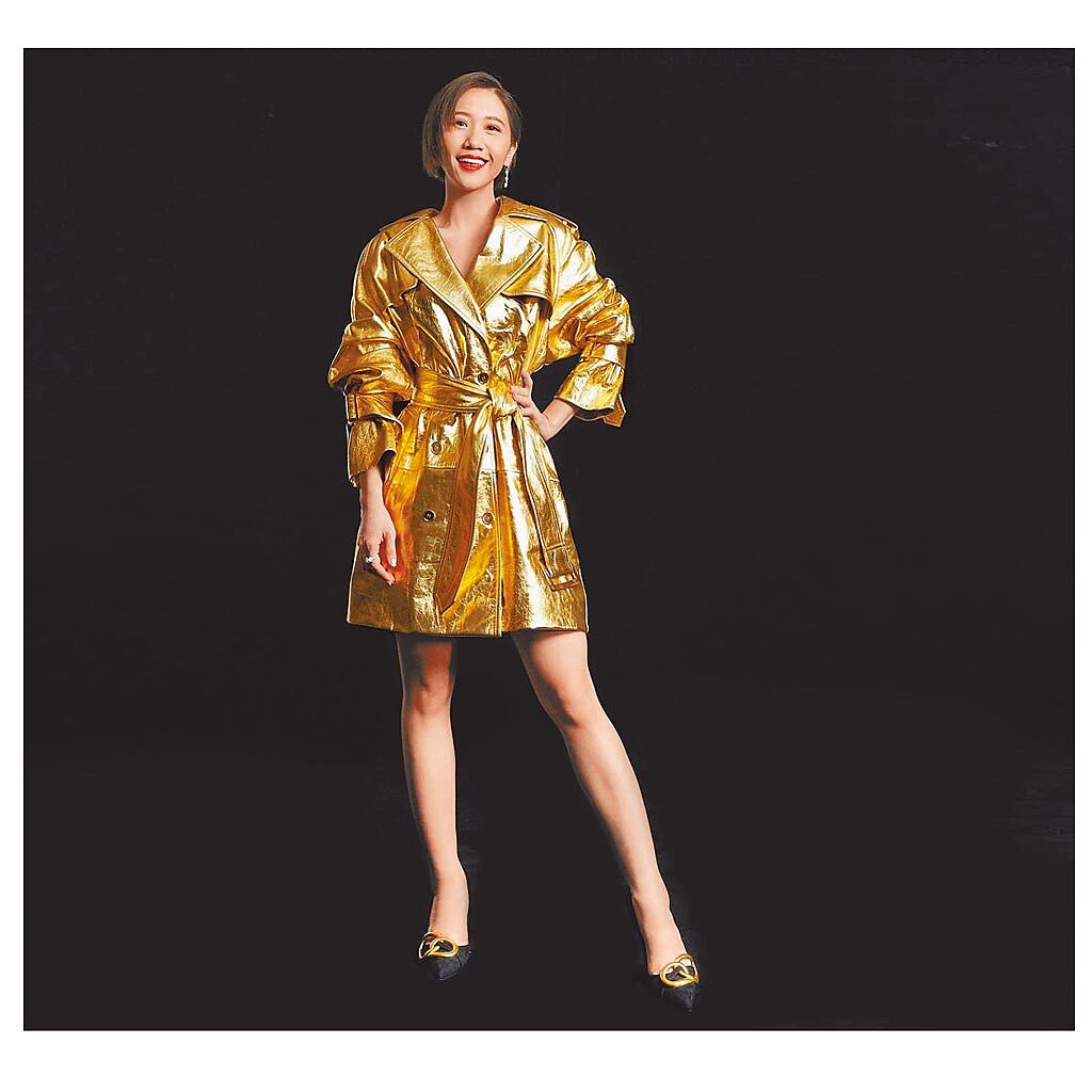 Lulu黃路梓茵在頒發新人獎時，以全身金色的Michael Kors套裝與Tiffany&Co.珠寶現身，引起討論。（摘自Lulu IG）