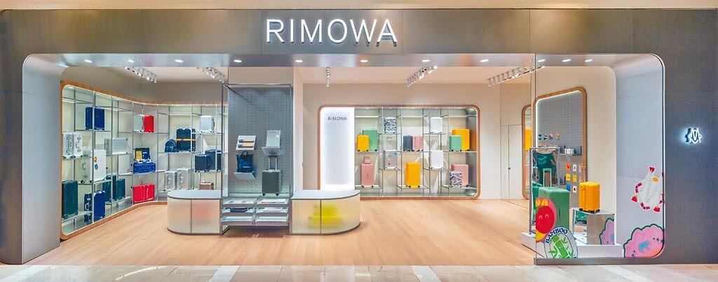 自LVMH收購Rimowa後，各種色彩豐富了Rimowa店面，不像過去僅有銀、黑等低調色可供選擇。（Rimowa提供）