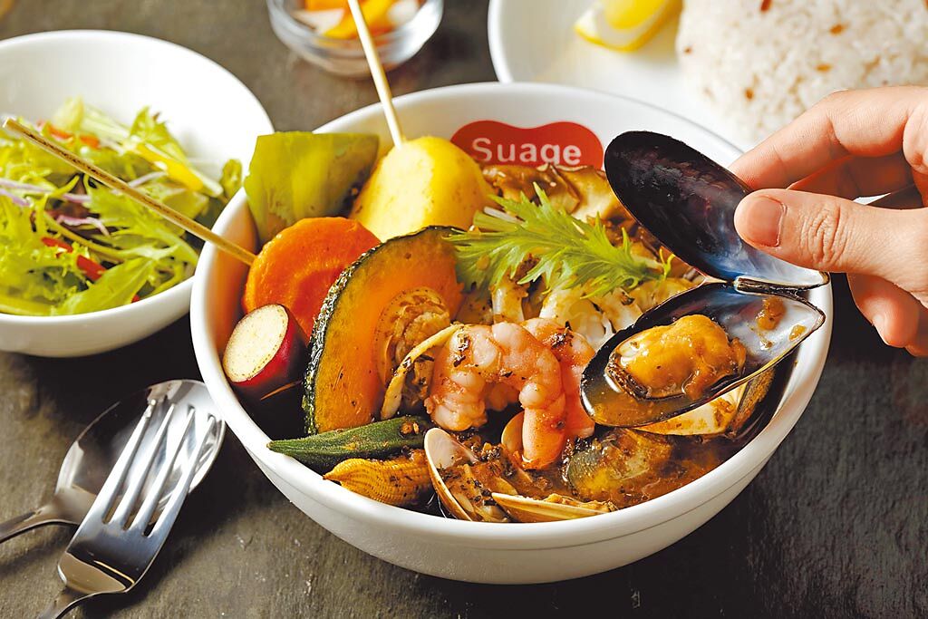 統一時代百貨台北店的Suage綜合海鮮湯咖哩，台灣限定，推薦價420元。（統一時代百貨台北店提供）