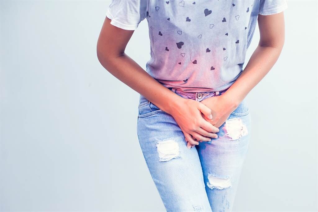 反覆發作尿道膀胱炎 竟可能是衛生紙「擦錯方向」害的。(示意圖/Shutterstock)