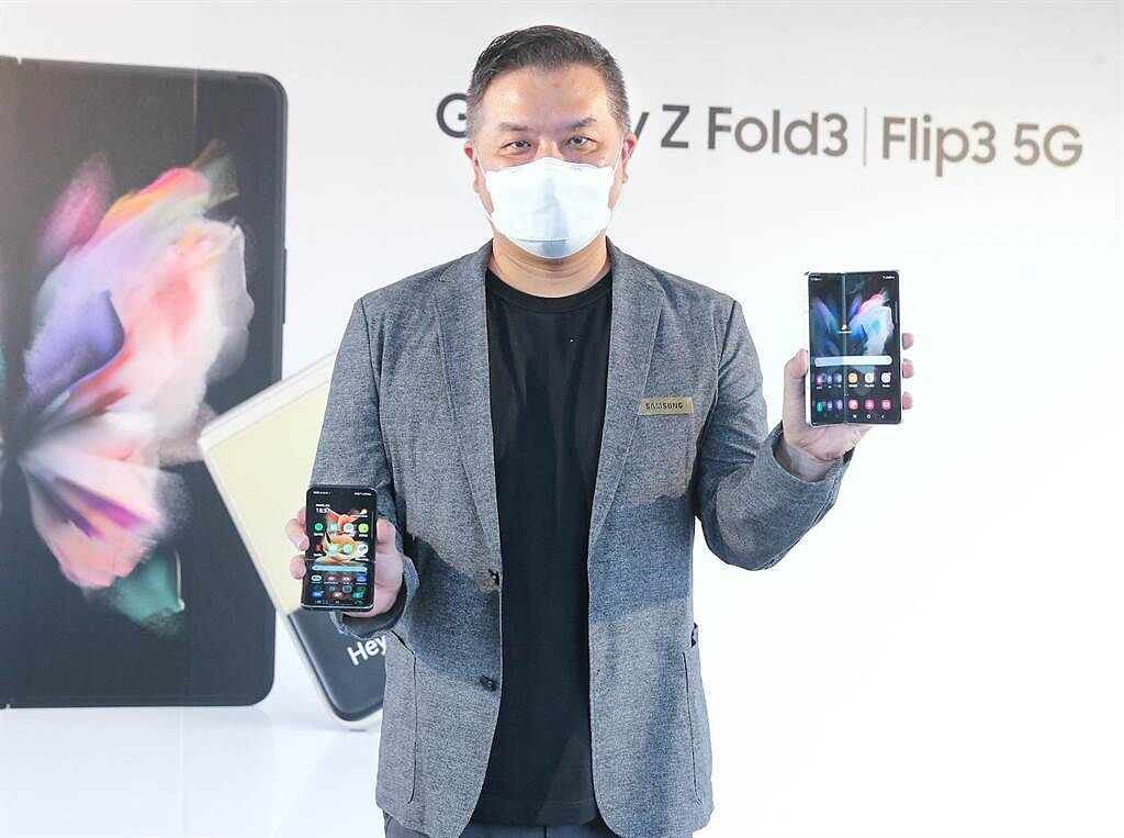 台灣三星電子行動與資訊事業部副總經理陳啟蒙表示，預計兩款新機不僅將有信心超越Note系列的銷量，摺疊手機也將達到在整體高階市場的20-30%滲透率。（粘耿豪攝）