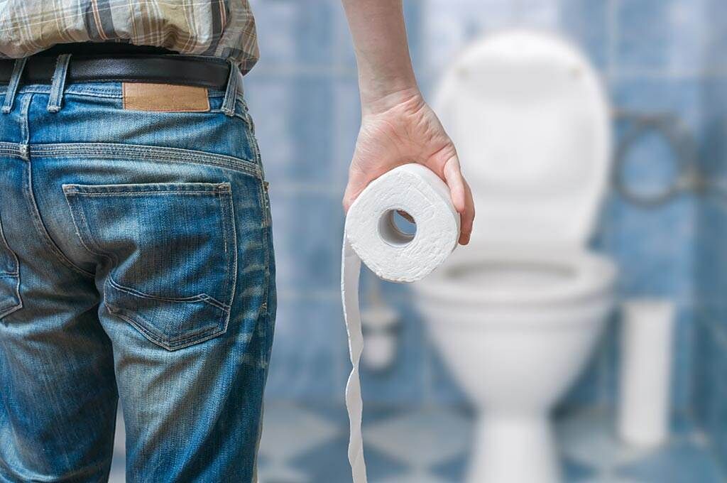 一名女網友表示，她家洗手台冒出尿騷味，原因竟是男友在上面尿尿。（示意圖／達志影像）