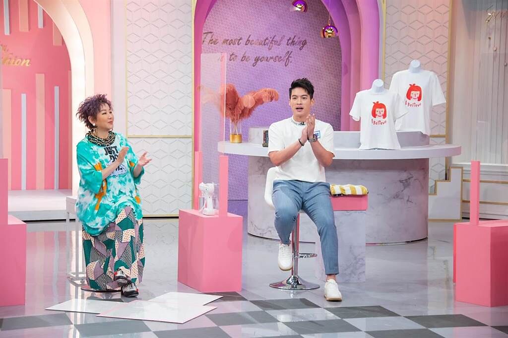「時尚教主」藍心湄在節目裡一起號召大家做公益。（TVBS提供）