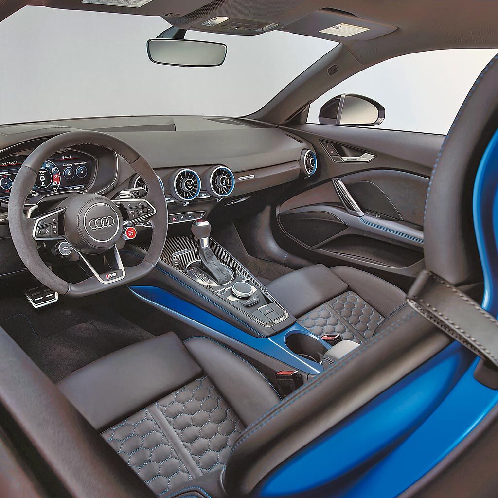Audi TT RS強勢登場，座艙設計更是戰鬥氣息十足。（台灣奧迪提供）