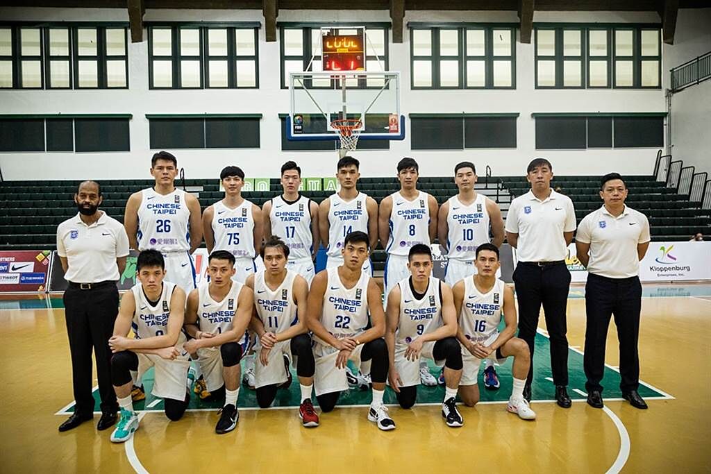 中華男籃賽前合照。(取自FIBA官網)