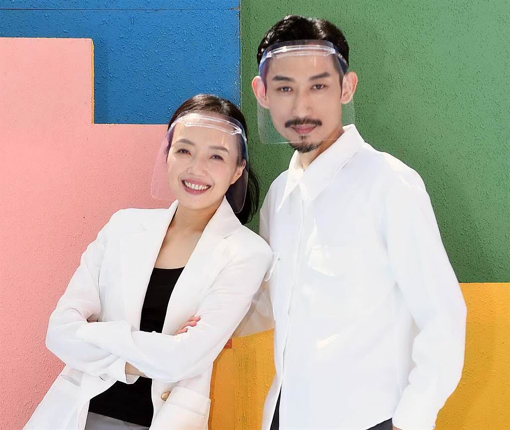 國際知名舞蹈家許芳宜（左）在《俗女養成記2》飾演陳竹昇的初戀。（華視、CATCHPLAY提供）